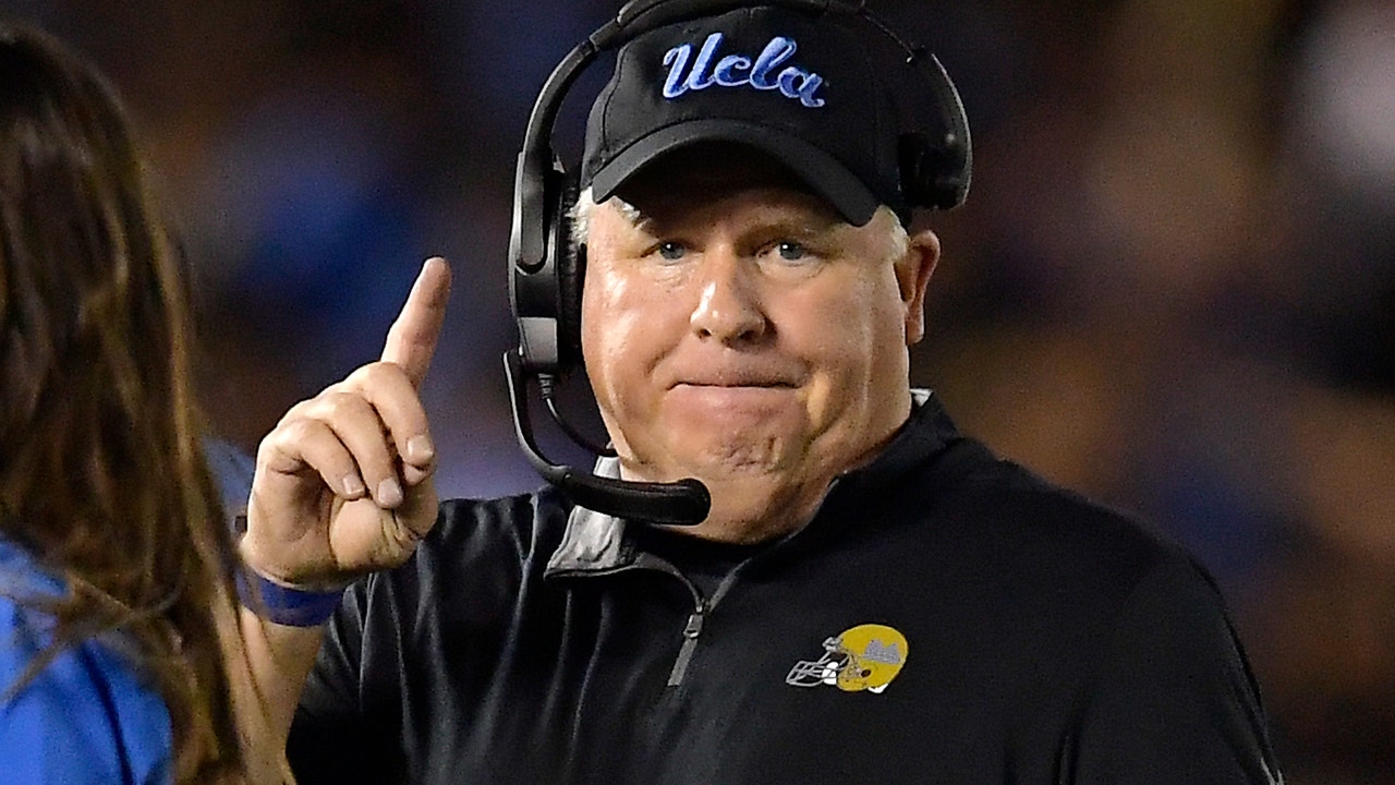 Chip Kelly returns to Eugene with UCLA to face Oregon